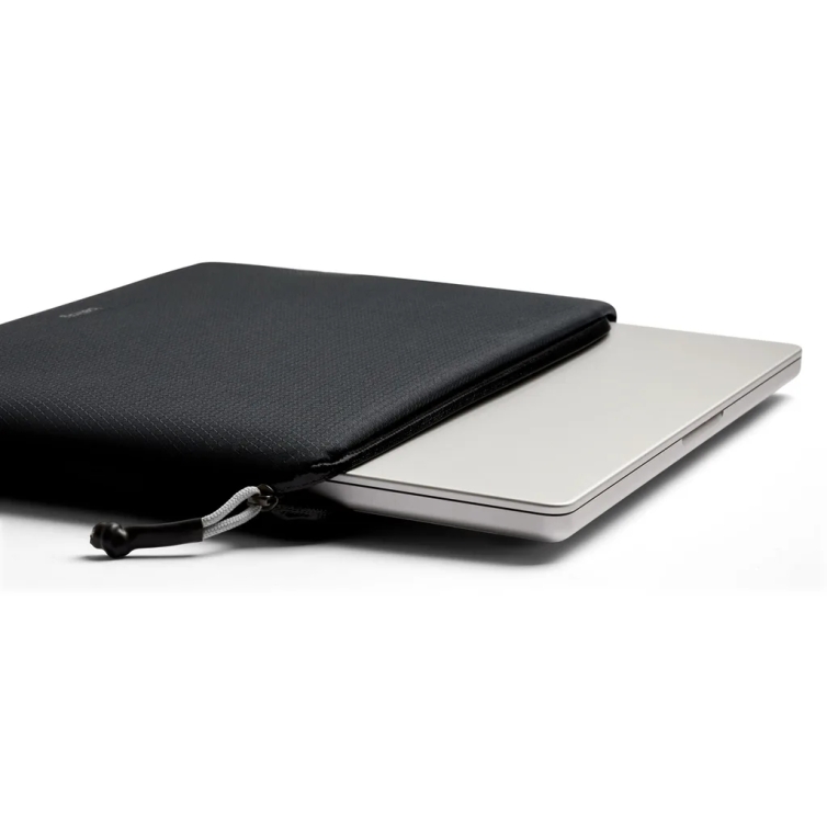 Bellroy Lite Laptop Sleeve 16″ shadow | Exclusive Pen
